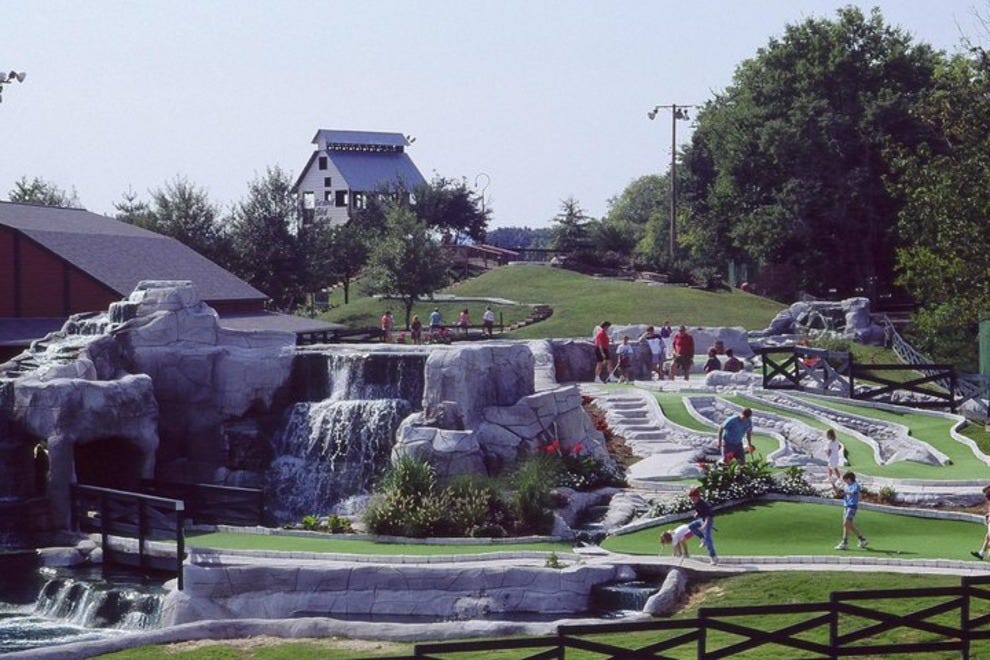 Miniature Golf Attractions in Nashville