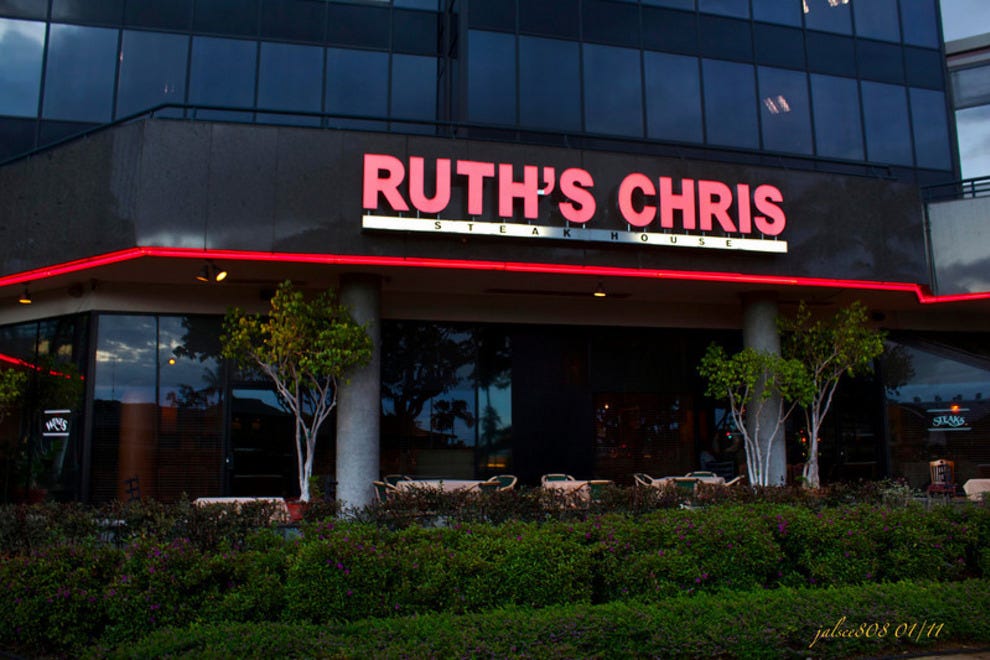 the steak dinner, done right Visit Ruth's Chris Steak House in Newington, Connecticut, just outside of Hartford. Whether it's a romantic steak dinner for two, an important business meeting, or a private party, Ruth's Chris Steak House can accommodate your needs. Our Hartford steakhouse provides guests a 4/4().