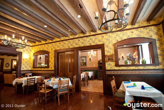 restaurants-bars-universal-portofino-bay-hotel-a-loews-hotel-v641294-1600
