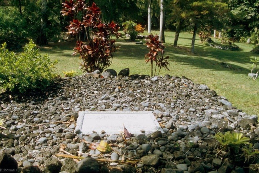 Charles A. Lindbergh's Grave Maui Attractions Review 10Best Experts