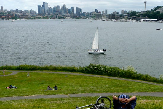 A view of Lake Union trom "Kite Hill" at Gas Works Park