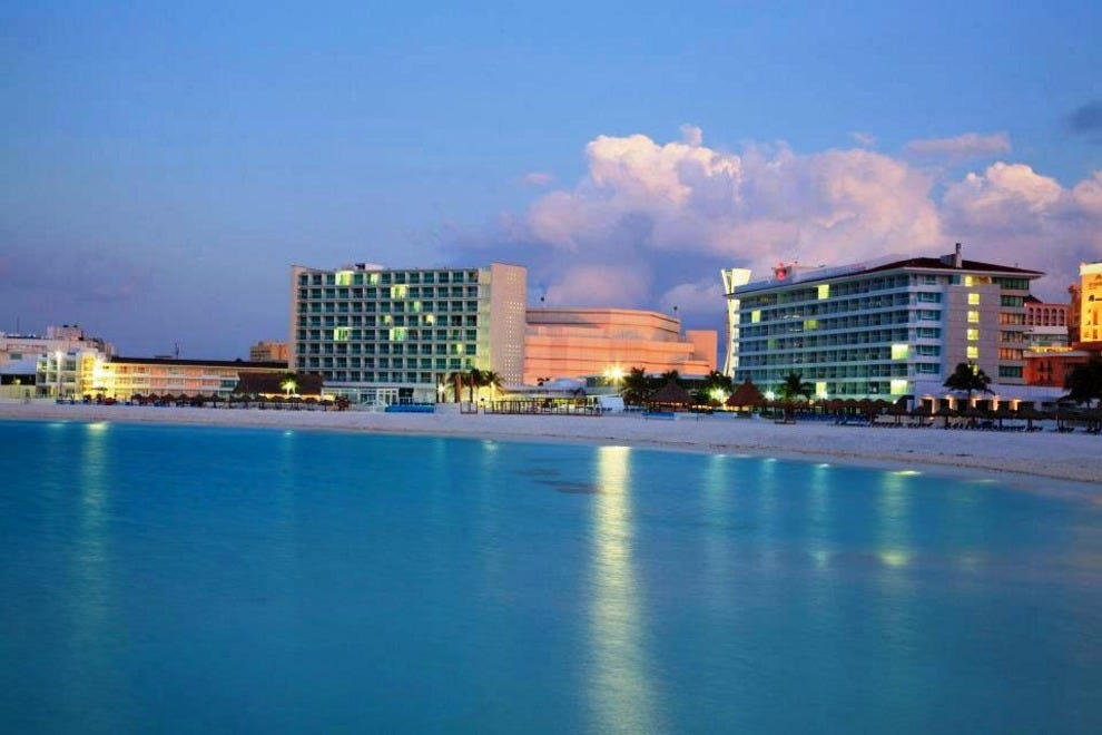 Party Hotels In Cancún Krystal Cancun