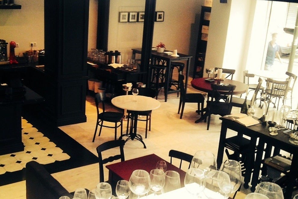 Vintage Wine Bar & Bistro in Central Athens Heads for Success