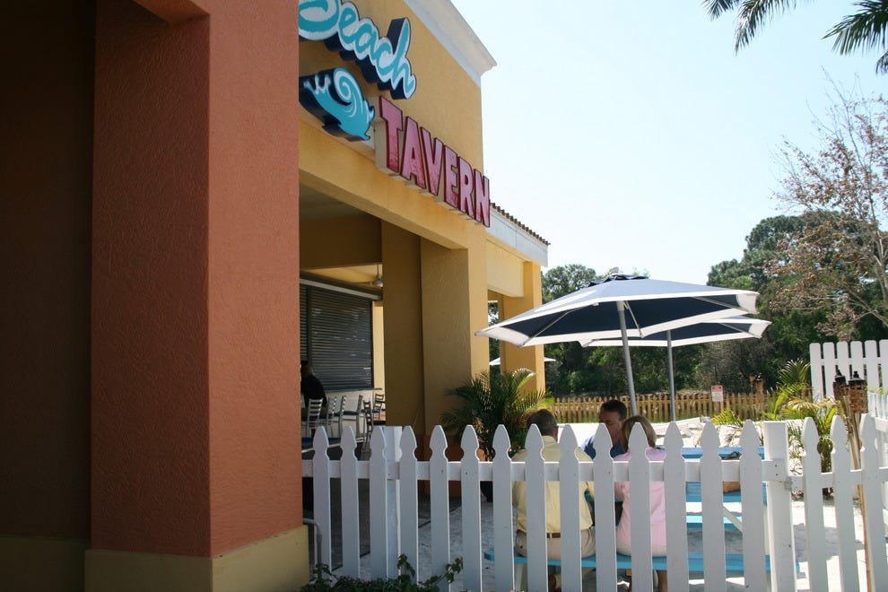 Beach Bars Nightlife in Naples