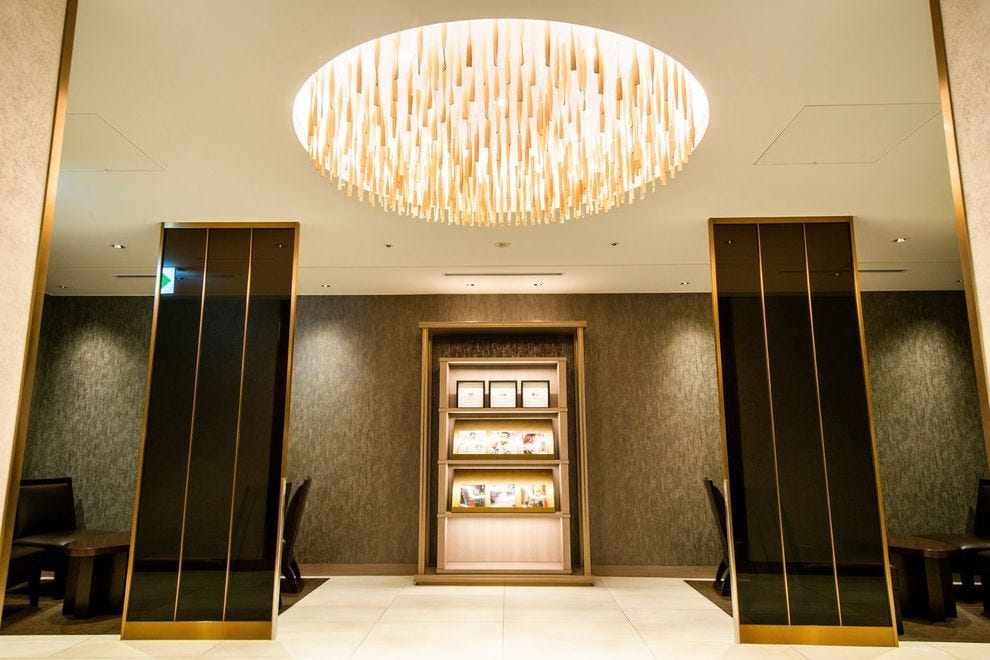 JAL First Class Lounge - Japan Airlines