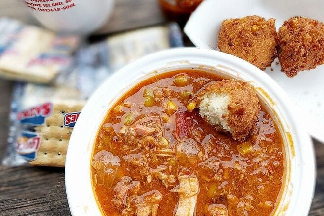 Brunswick stew: who really created this popular regional dish? 布伦瑞克炖菜:究竟是谁发明了这道受欢迎的地方菜?
