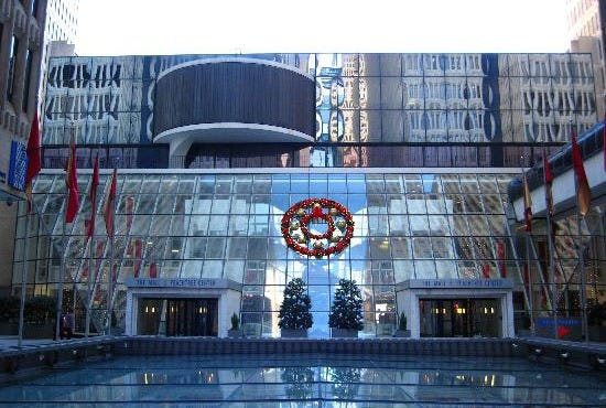 the-upper-entrance-set