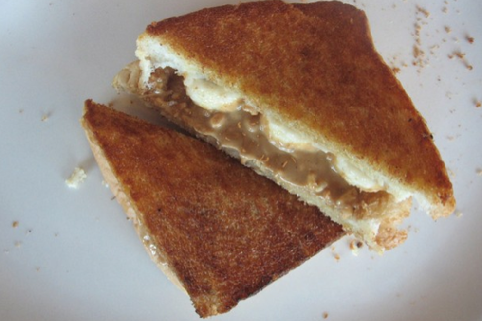 10Best Commemorates Elvis's Birthday with a Peanut Butter and Banana