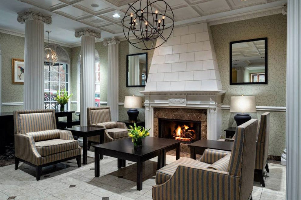 Hotels Near Wrigley Field In Chicago The Willows Hotel