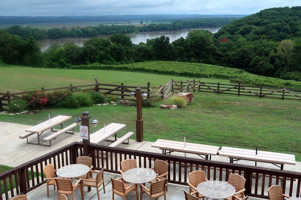 OakGlenn overlooking the Missouri River offers scenic views plus live music on Saturdays in summer