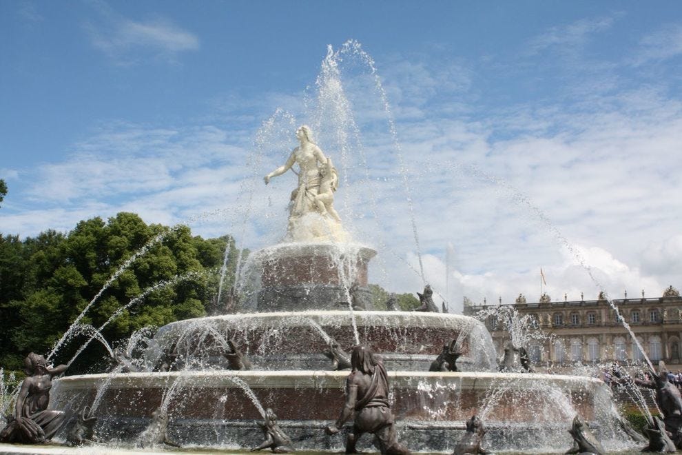 Best fountains around the world [10 famous locations]