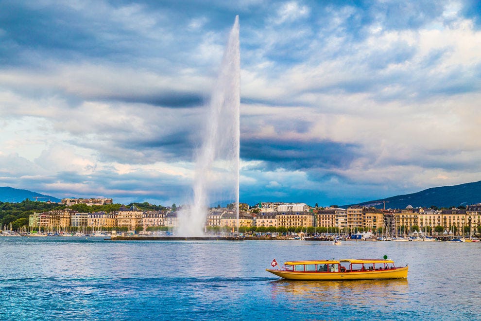 Jet d'Eau against the Geneva skyline