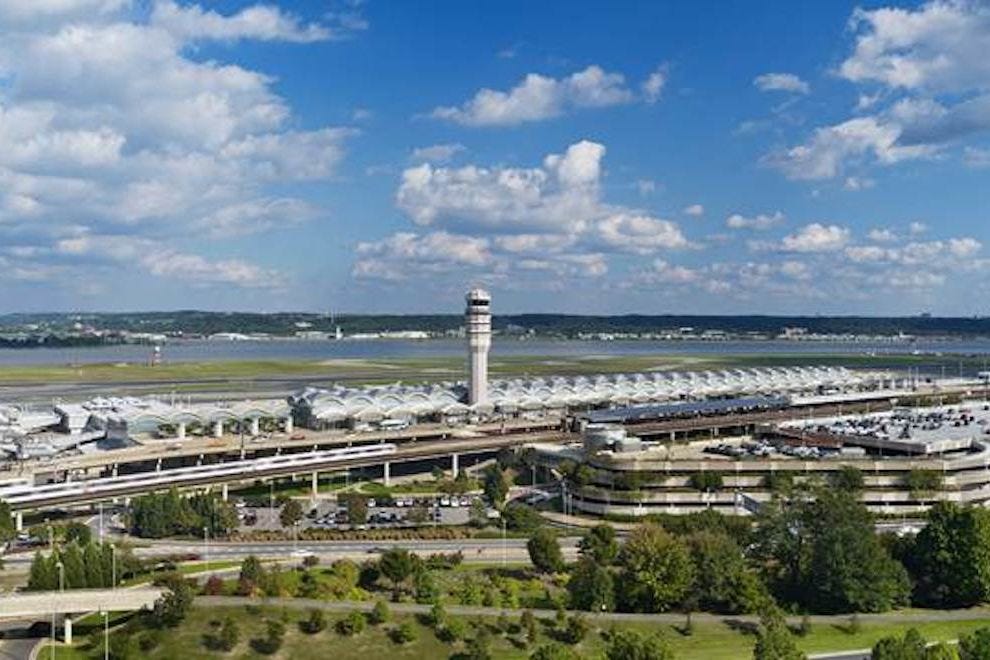 Vote Ronald Reagan Washington National Airport Best Large Airport