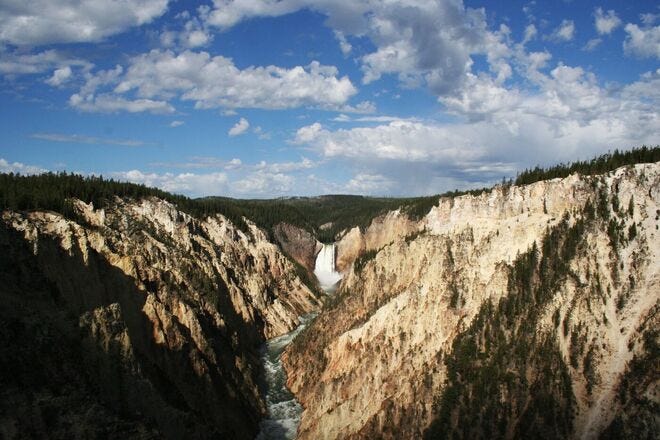 Visigint Yellowstone in the shoulder season means fewer crowds