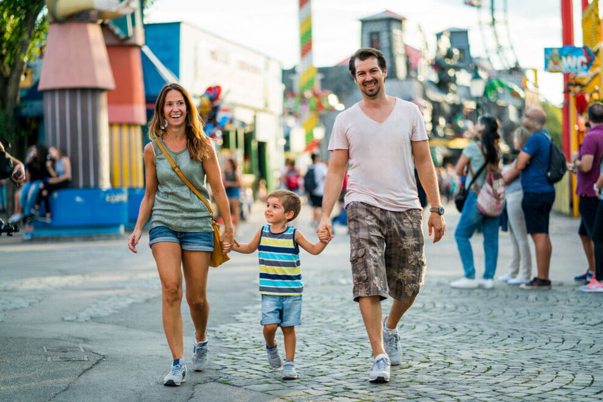 Your amusement park packing list: What to bring, what not to